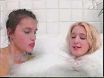 Две девченки в ванне